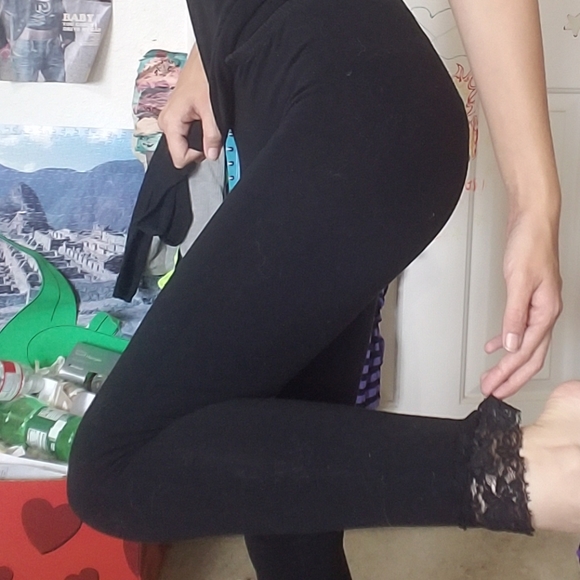 Hillary Duff Lace Leggings - Picture 3 of 10